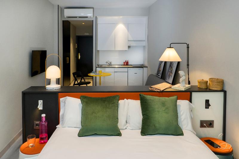 استودیوی سوپریور, The Oliver Apartamentos