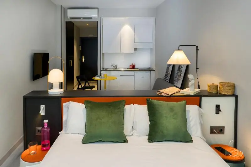 スーペリアスタジオ, The Oliver Apartamentos