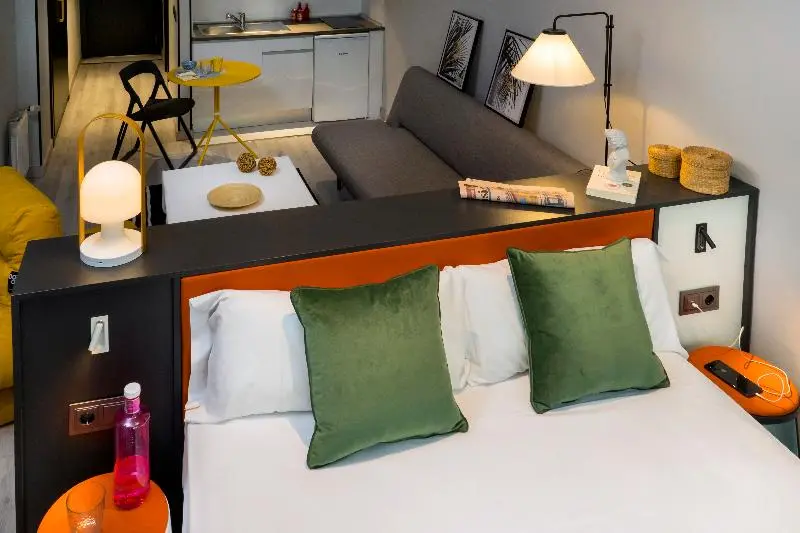 スーペリアスタジオ, The Oliver Apartamentos