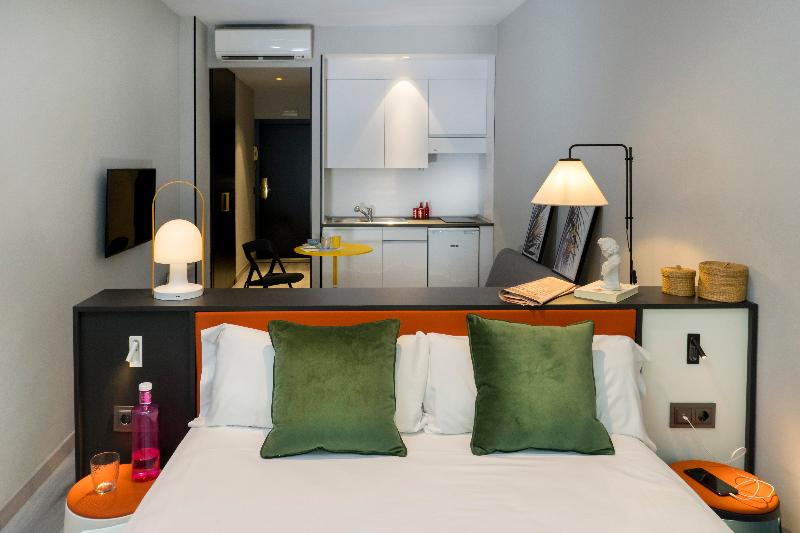 استودیوی سوپریور, The Oliver Apartamentos