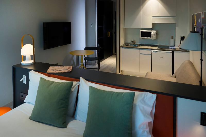 استودیوی استاندارد, The Oliver Apartamentos