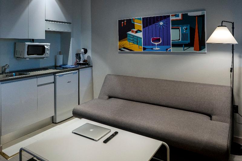 استودیوی استاندارد, The Oliver Apartamentos