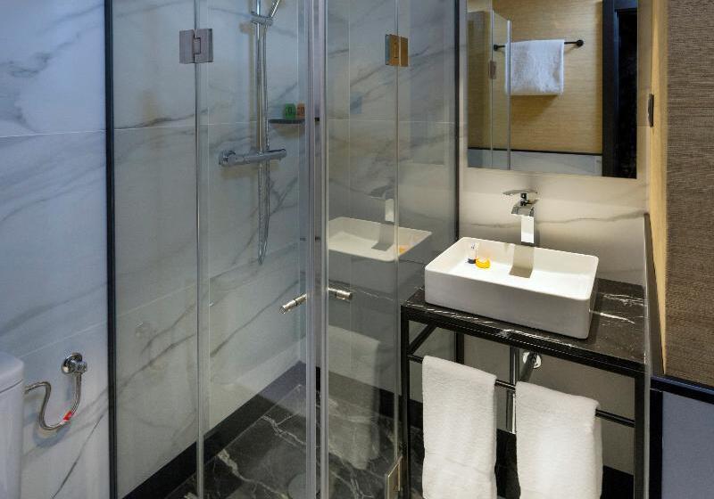 استودیوی استاندارد, The Oliver Apartamentos