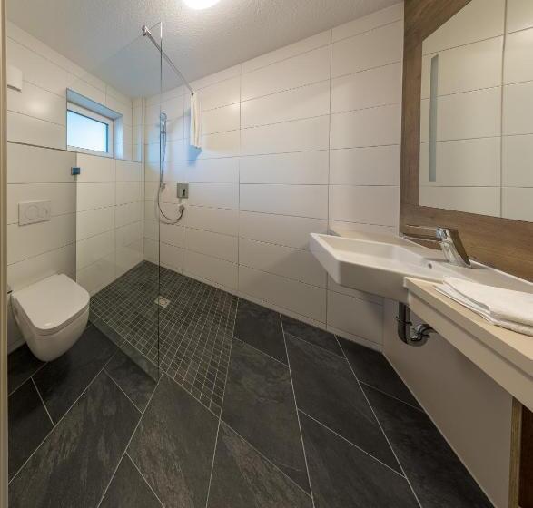 Quarto Standard para Deficientes, Boarding & House T24