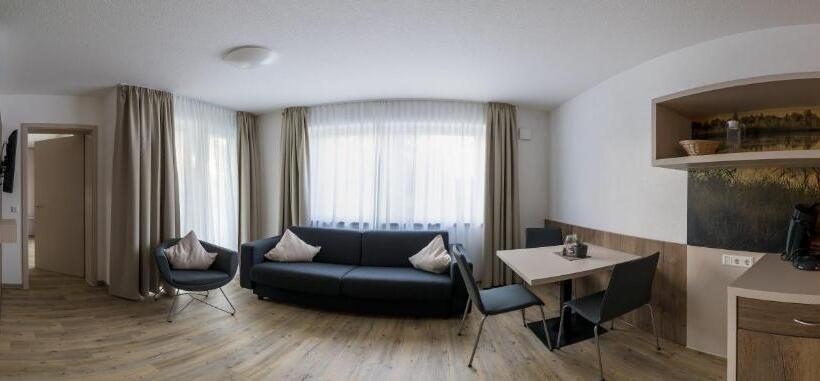 Apartamento 1 Quarto com Balcão, Boarding & House T24