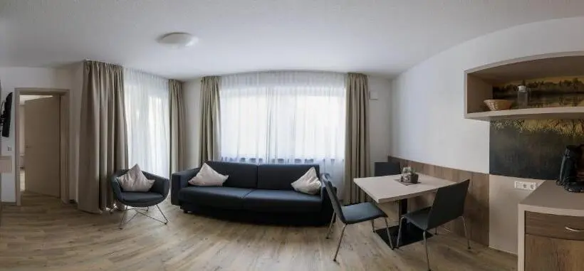 バルコニー付き１ベッドルームアパートメント, Boarding & House T24