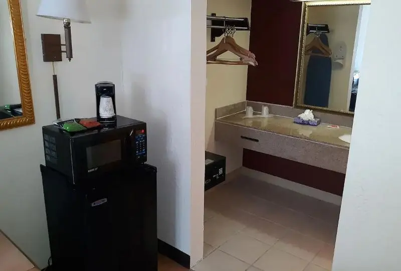 身障者適用キングサイズベッドルーム, Budgetel Inn   Phenix City