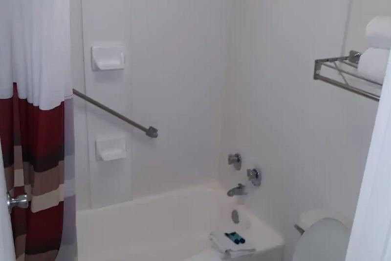 Номер Стандарт Кровать Кинг Адаптированный для Инвалидов, Budgetel Inn   Phenix City