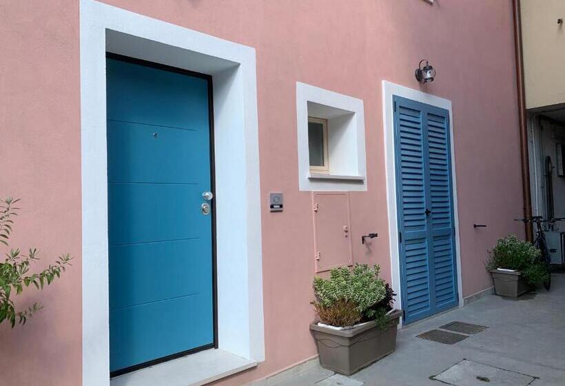 Номер Deluxe, Rosamare