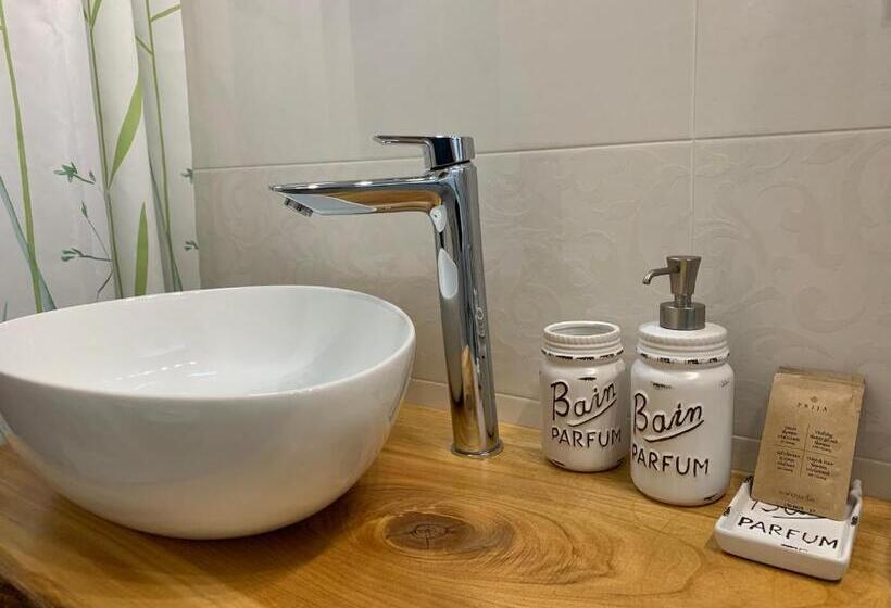 Номер Superior, Rosamare