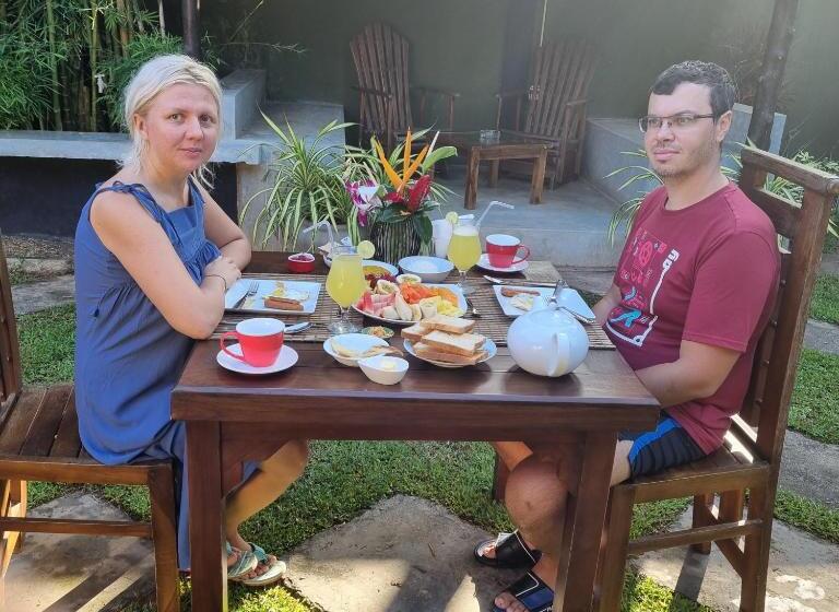 家庭间, Thara Cabana