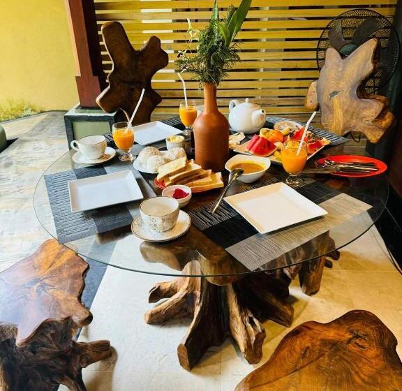 家庭间, Thara Cabana