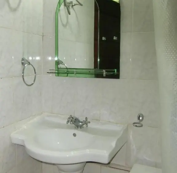 آپارتمان 1 خوابه, Dot Com Entebbe