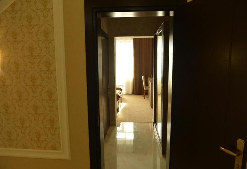 اتاق اکونومی, Hirkan Park