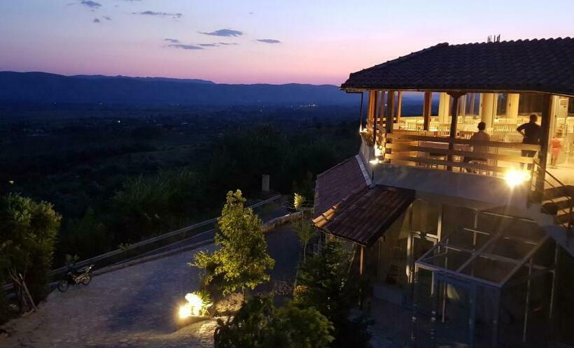 Номер Deluxe, Hylli I Drites