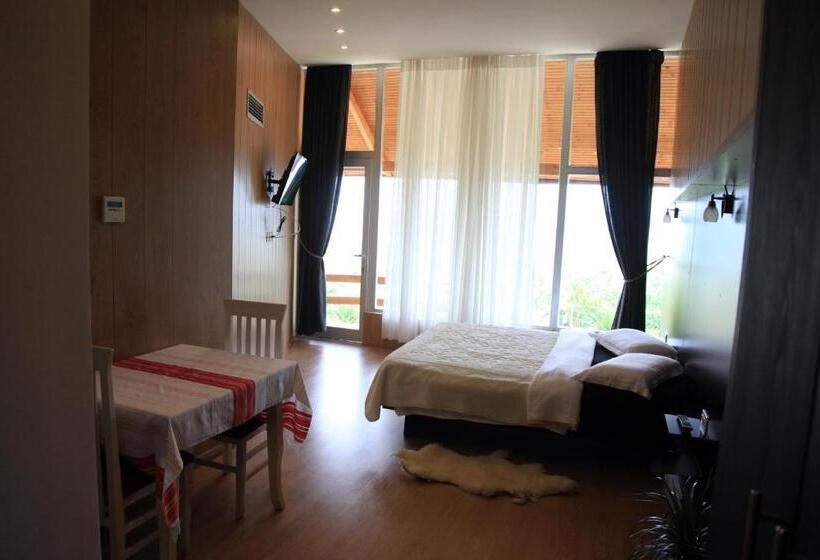 Номер Deluxe, Hylli I Drites