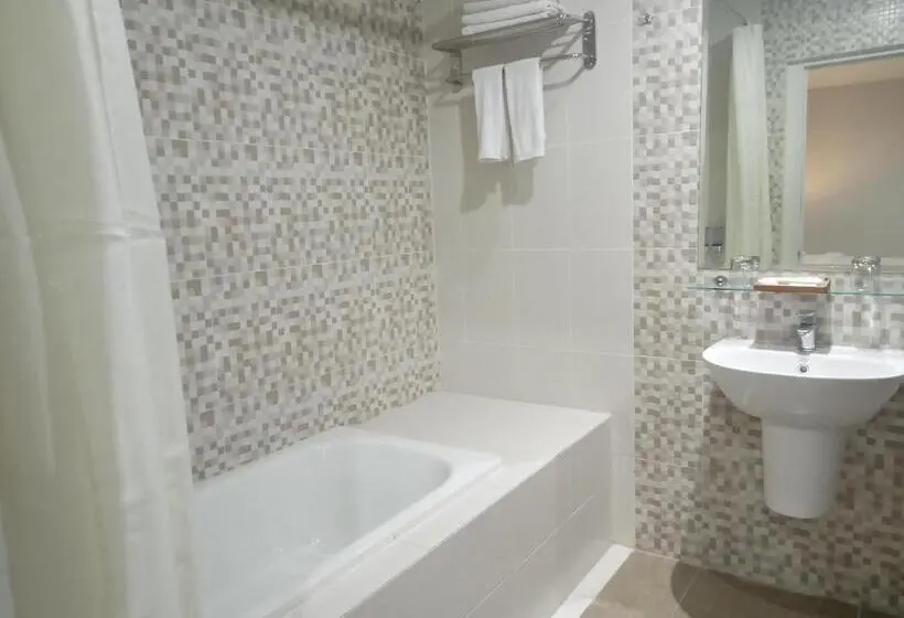 Juniorsviitti, Nalendra Plaza Subang