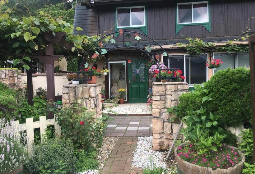 חדר דלוקס לארבעה, Private Hotel Rei