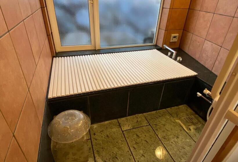 חדר דלוקס לארבעה, Private Hotel Rei