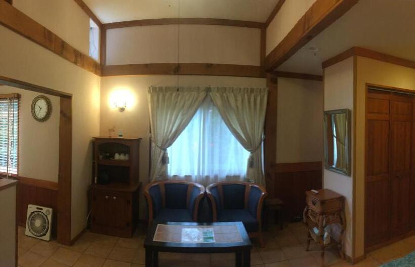 חדר דלוקס לארבעה, Private Hotel Rei