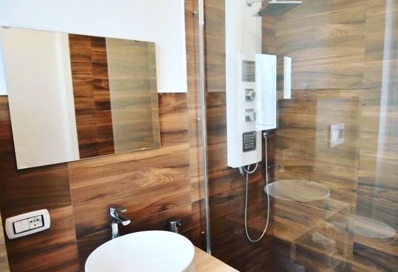 غرفة قياسية, Mapi’s Rooms