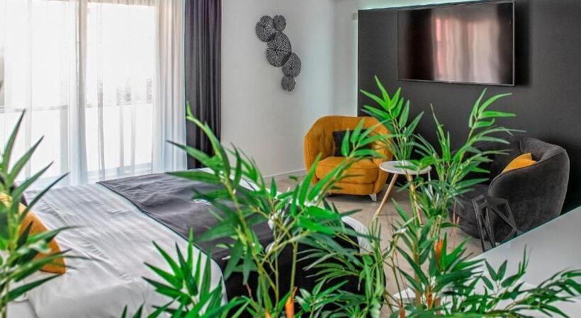 스탠다드 스튜디오, West Residence Apartments