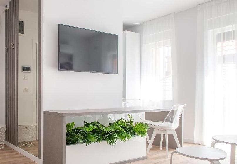 Apartamento 1 Dormitório, West Residence Apartments