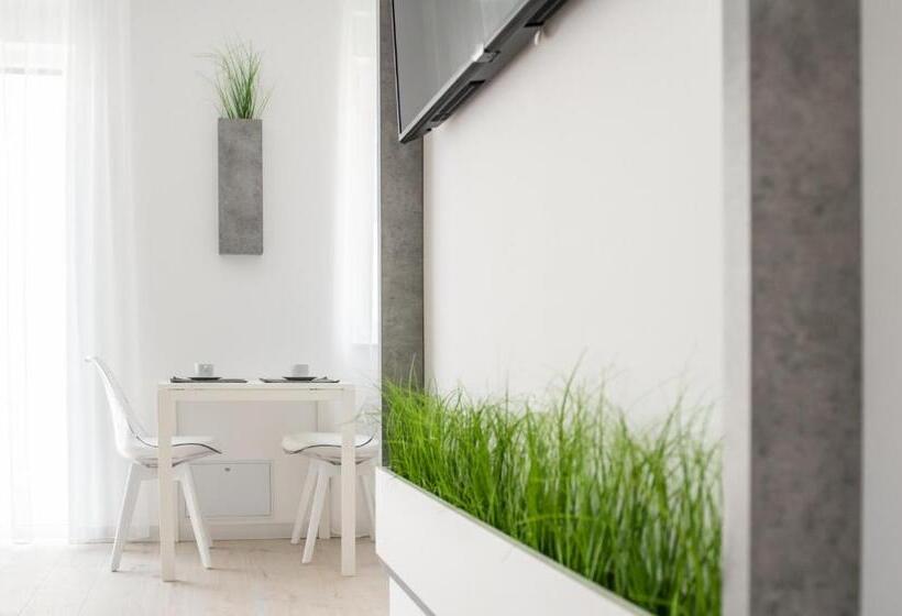 침실 1개 발코니 아파트, West Residence Apartments