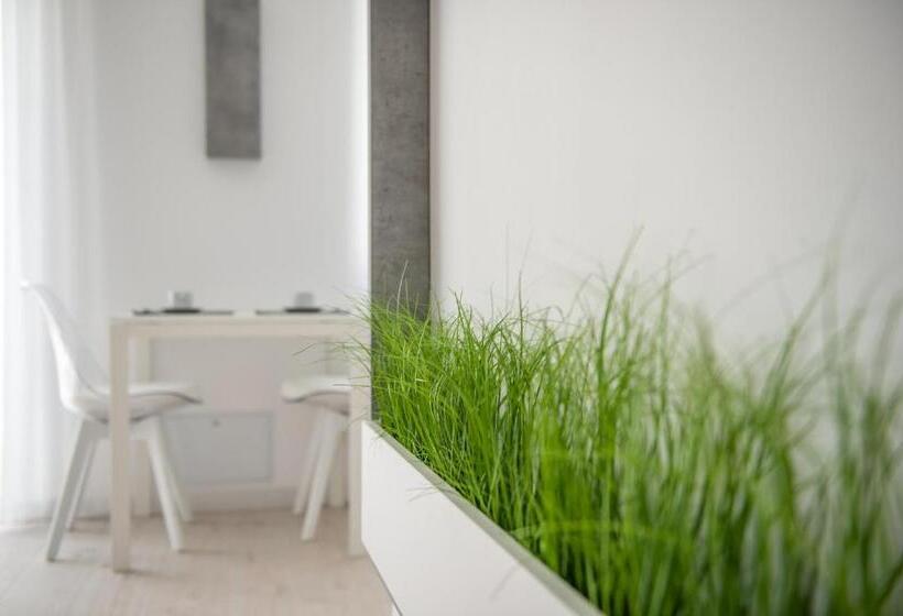 침실 1개 발코니 아파트, West Residence Apartments