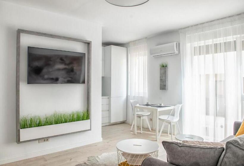 Apartamento 1 Dormitório com Sacada, West Residence Apartments