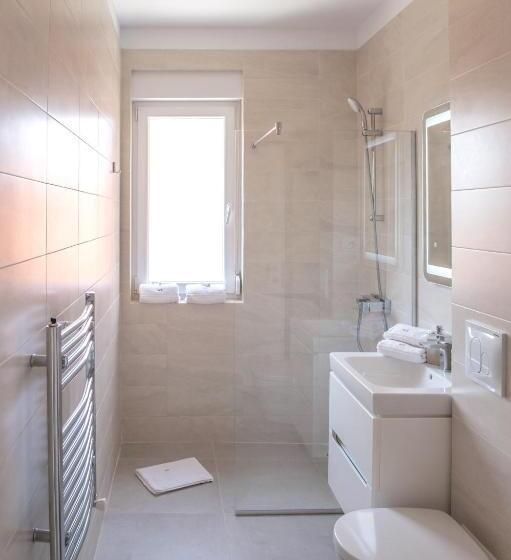 침실 1개 발코니 아파트, West Residence Apartments