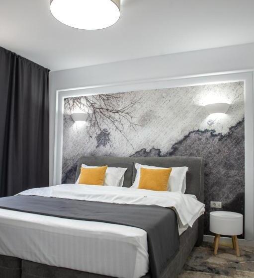 Apartamento 1 Dormitório com Sacada, West Residence Apartments