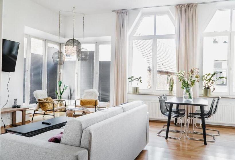 إستوديو قياسى, 360 Grad Hotel & Bar