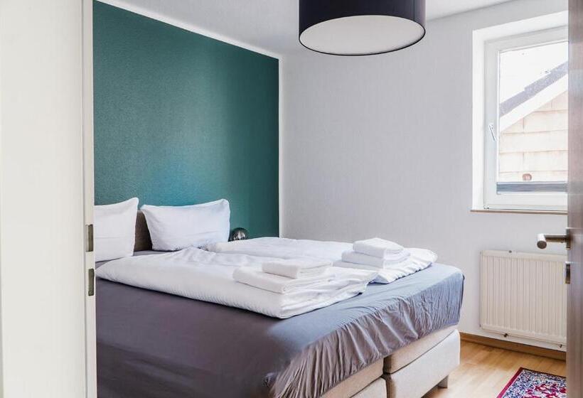 إستوديو قياسى, 360 Grad Hotel & Bar