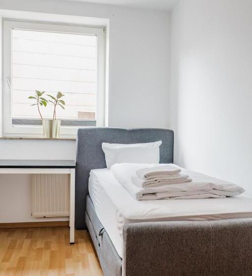 إستوديو قياسى, 360 Grad Hotel & Bar