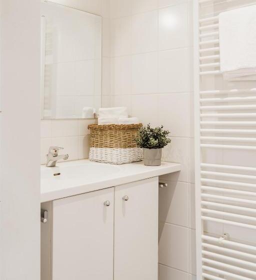 إستوديو قياسى, 360 Grad Hotel & Bar