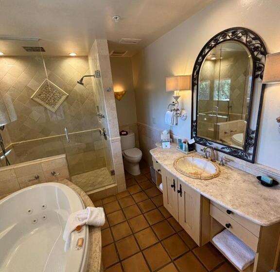 اتاق دلوکس با تخت کینگ و چشم‌انداز, Casa Sedona Inn