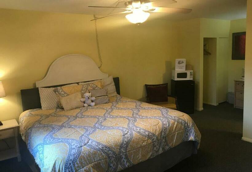 Люкс Deluxe Кровать Кинг, Caboose Motel & Gift Shop