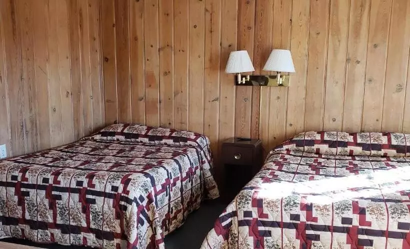 スタンダード４人部屋, Caribou Lodge And Motel