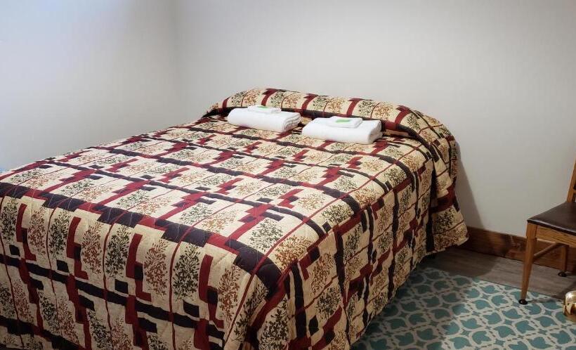 스탠다드 룸 공동 욕실, Caribou Lodge And Motel