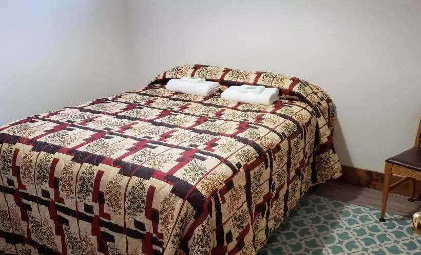 バス共有のスタンダードルーム, Caribou Lodge And Motel