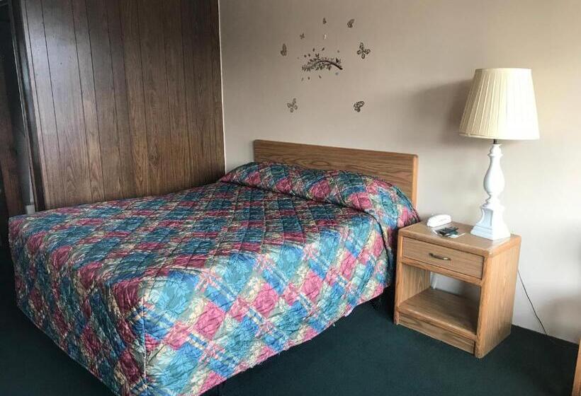 Номер Стандарт, Budget Host Village Inn