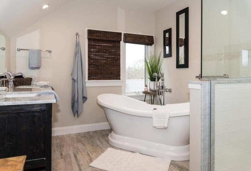 带大床的豪华间, Captain Freeman Inn