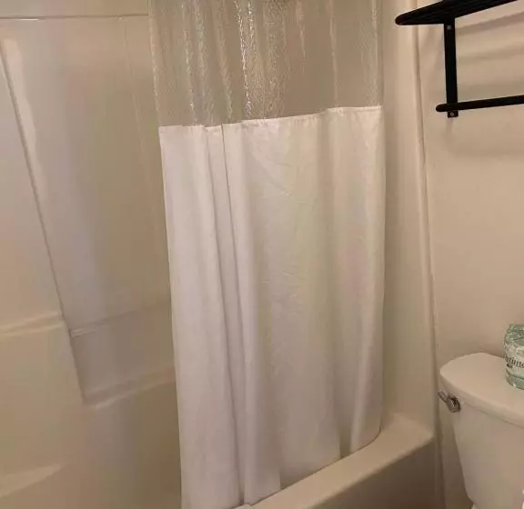 سوییت جونیور, Cinnamon Bear Inn