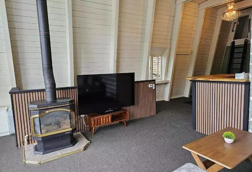 سوییت سوپریور, Cinnamon Bear Inn