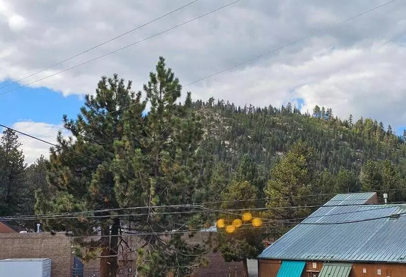 سوییت سوپریور, Cinnamon Bear Inn