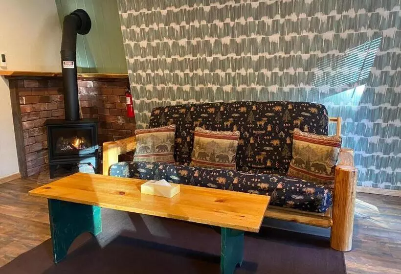 سوییت لوکس, Cinnamon Bear Inn