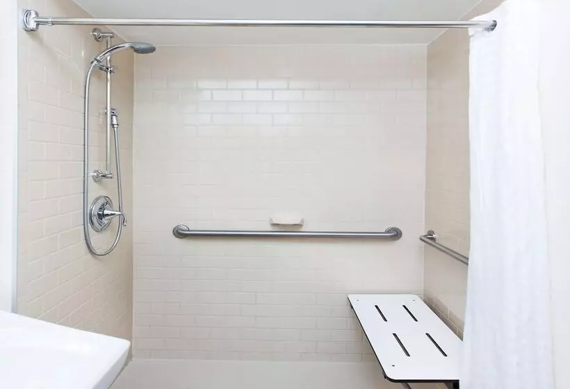 スイート, Sonesta Simply Suites Detroit Warren