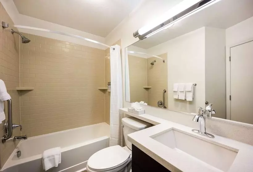 スイート, Sonesta Simply Suites Detroit Warren
