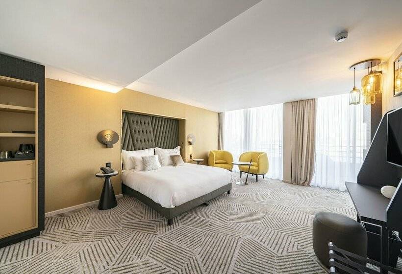 سوئیت جونیور با چشمانداز, La Caserne Chanzy Hotel & Spa, Autograph Collection